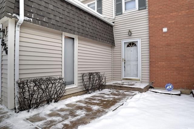 526 Thomas Rd, Bolingbrook, IL 60440 - photo 2