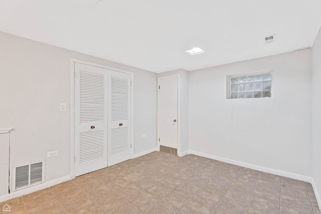 1652 W Jarvis Ave, Chicago, IL 60626 - unfurnished bedroom featuring visible vents, a closet, and baseboards