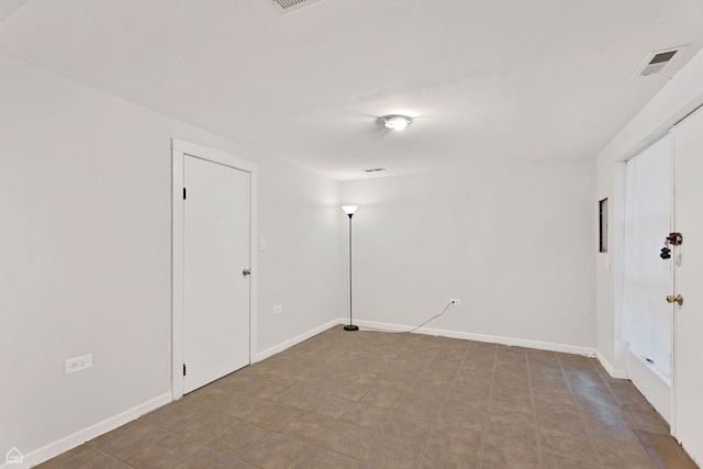 1652 W Jarvis Ave, Chicago, IL 60626 - empty room with visible vents and baseboards