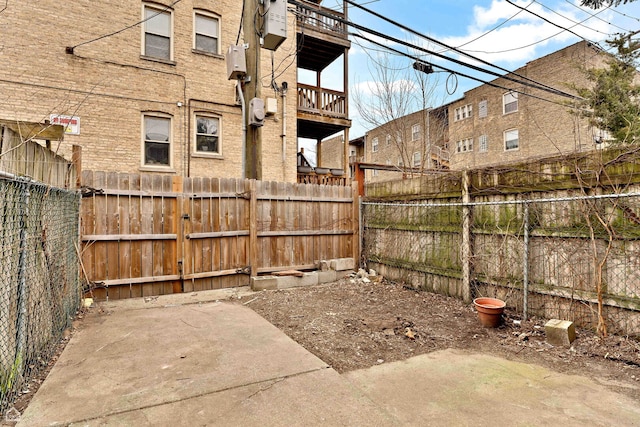 1652 W Jarvis Ave, Chicago, IL 60626 - view of yard featuring a fenced backyard