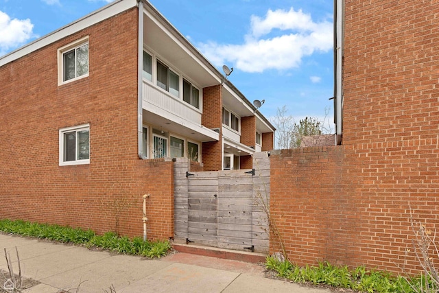 1652 W Jarvis Ave, Chicago, IL 60626 - view of side of property with brick siding and fence
