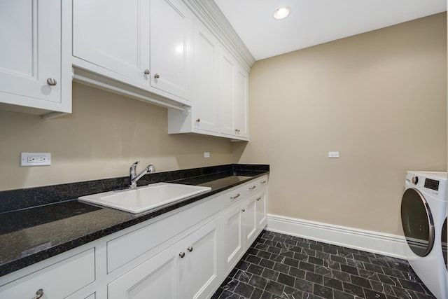 laundry room with washer and clothes dryer, recessed lighting, cabinet space, a sink, and baseboards