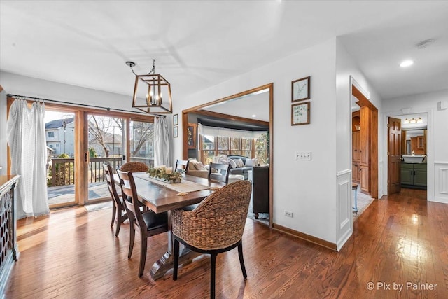 dining room with a chandelier, recessed lighting, baseboards, and hardwood / wood-style floors