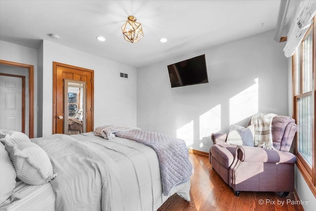 bedroom featuring recessed lighting, visible vents, baseboards, and wood finished floors