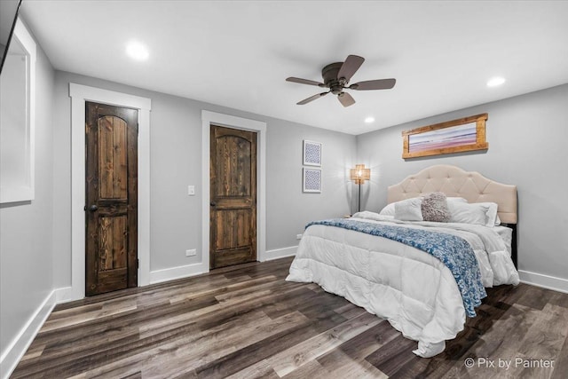 bedroom with dark wood-style floors, recessed lighting, baseboards, and a ceiling fan