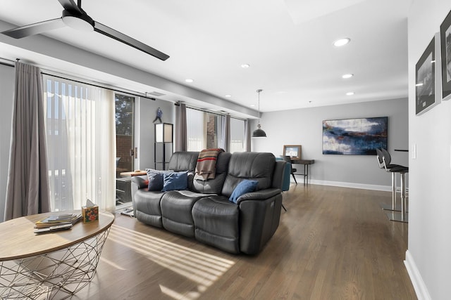 living area featuring ceiling fan, baseboards, dark wood-type flooring, and recessed lighting