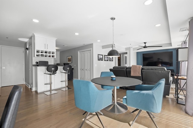 dining space with visible vents, baseboards, dark wood-style floors, ceiling fan, and recessed lighting