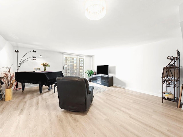 living area featuring light wood-style flooring and baseboards