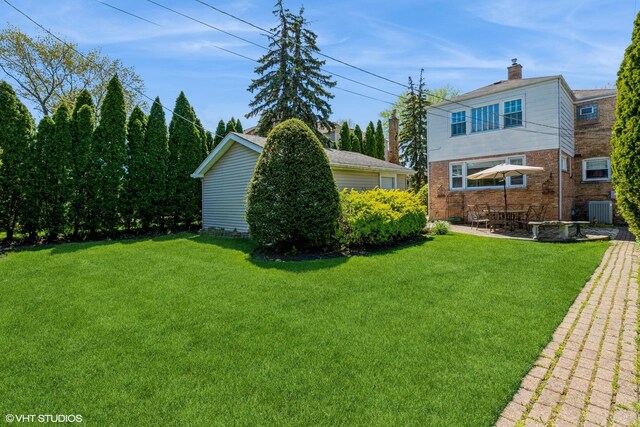 view of yard featuring central AC unit