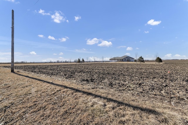 view of yard featuring a rural view