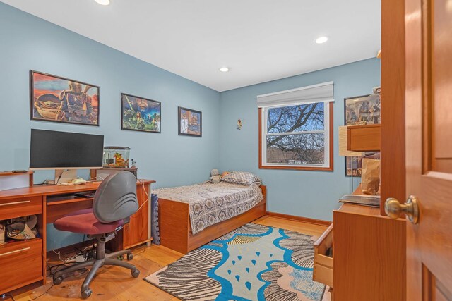 bedroom featuring baseboards, light wood finished floors, and recessed lighting