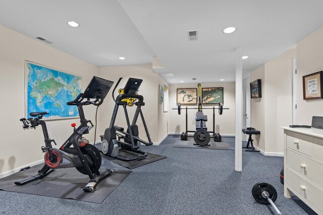 workout area with baseboards, visible vents, and recessed lighting