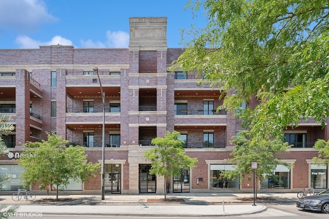 5820 N Clark St Unit 303, Chicago IL, 60660, 2 bedrooms, 2 baths condo for sale