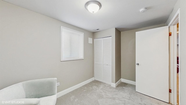 bedroom with a closet, carpet flooring, visible vents, and baseboards