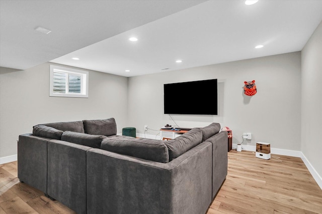 living area featuring recessed lighting, light wood-type flooring, and baseboards