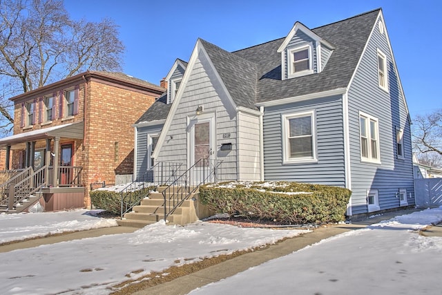 view of front of property featuring a shingled roof