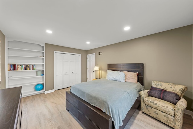 bedroom featuring a closet, recessed lighting, baseboards, and light wood finished floors