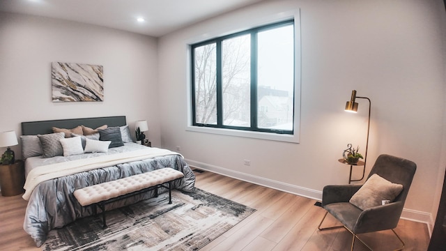 bedroom featuring light wood-style floors, baseboards, and recessed lighting