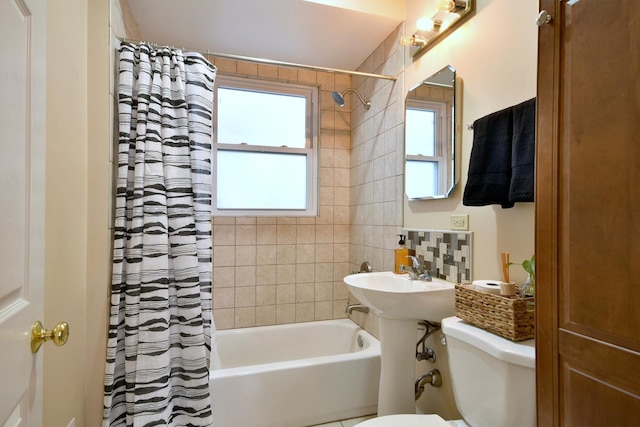 full bath featuring decorative backsplash, a sink, shower / bathtub combination with curtain, and toilet