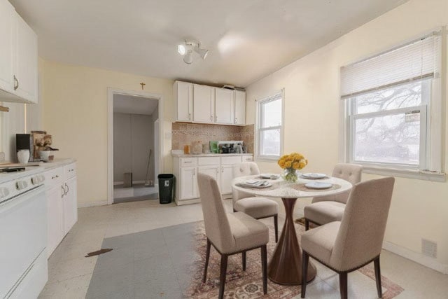 dining area featuring light tile patterned floors and baseboards