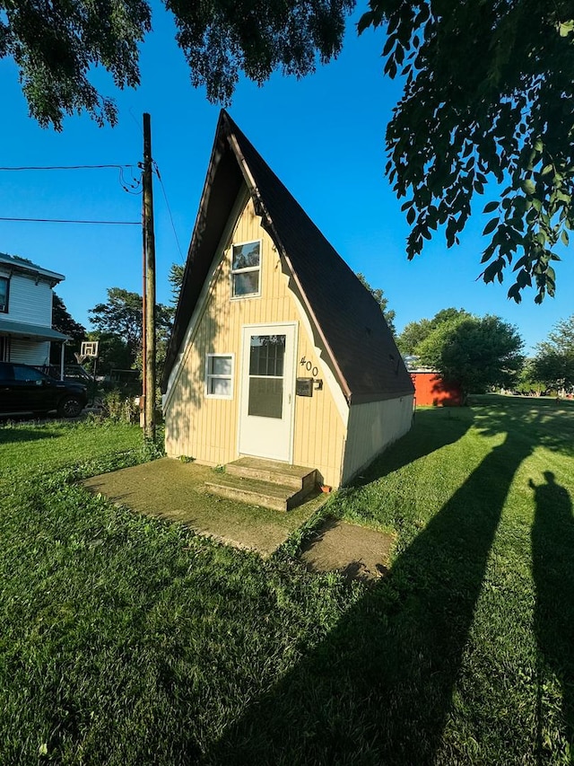 view of outbuilding