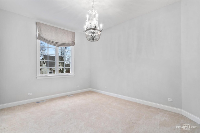 carpeted spare room with an inviting chandelier, visible vents, and baseboards