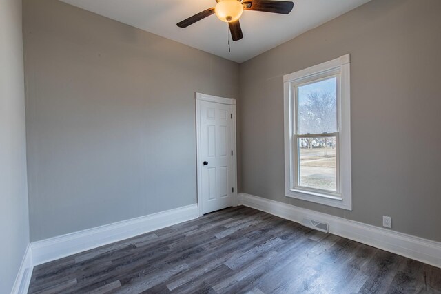 1503 Ottawa Ave, Ottawa, IL 61350 - unfurnished room featuring a ceiling fan, dark wood-style flooring, visible vents, and baseboards