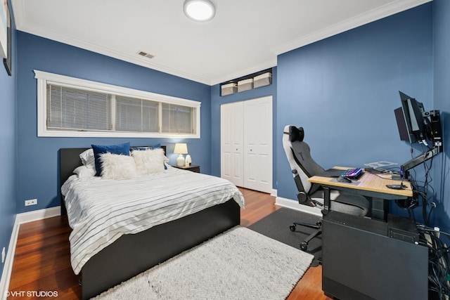 1418 W Chestnut St Unit 1, Chicago, IL 60642 - bedroom with a closet, ornamental molding, wood finished floors, and an office area