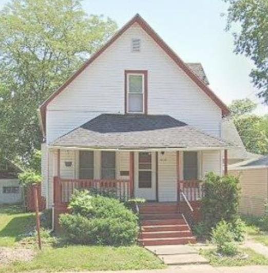 view of front of property with a porch