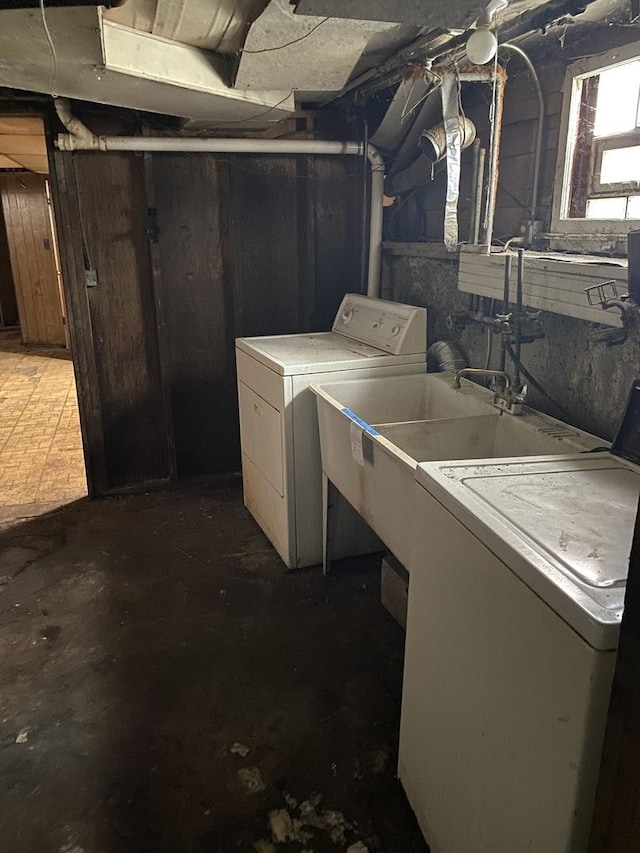 washroom with laundry area and washing machine and dryer