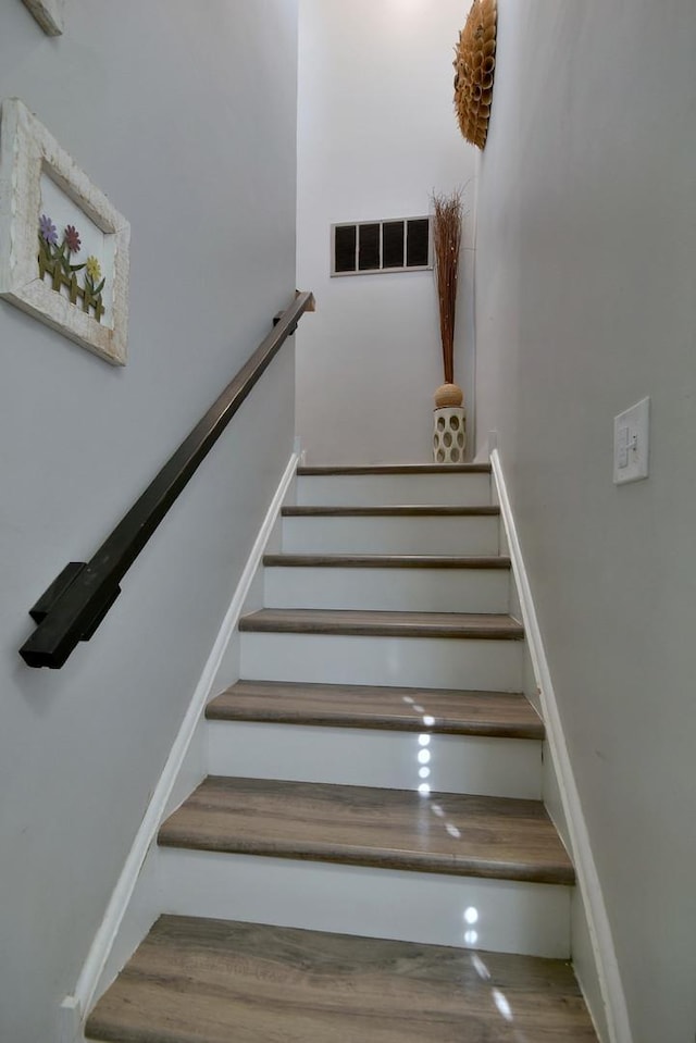 stairway with visible vents and baseboards