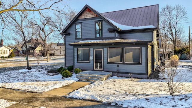 view of front of home featuring metal roof