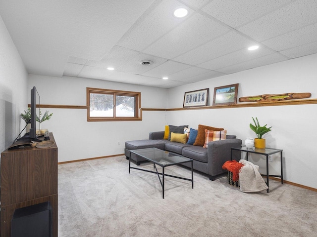 living room featuring recessed lighting, visible vents, light carpet, a drop ceiling, and baseboards