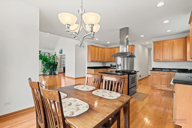 dining area featuring a chandelier, light wood-type flooring, baseboards, and recessed lighting