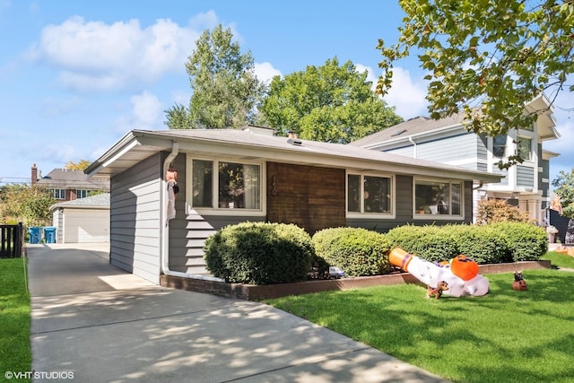 split level home with a garage, an outdoor structure, and a front yard