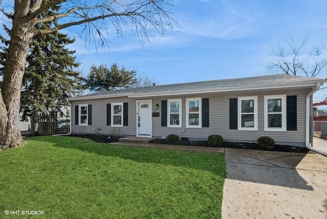 single story home featuring a front lawn, roof with shingles, and fence