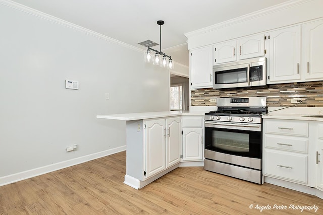 kitchen with a peninsula, visible vents, appliances with stainless steel finishes, backsplash, and crown molding