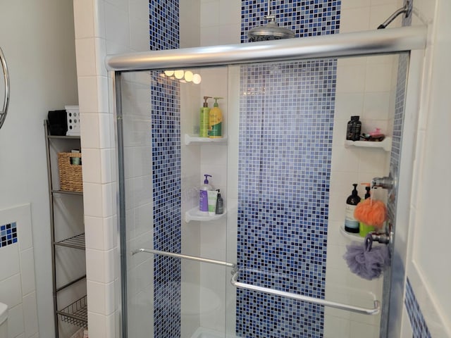 full bathroom featuring a shower stall