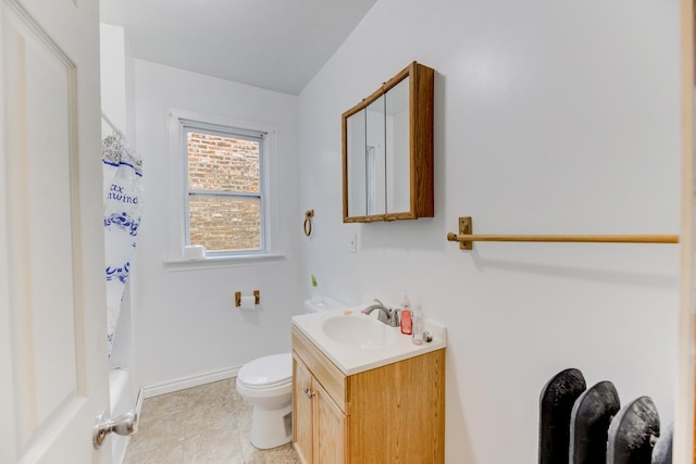 bathroom featuring baseboards, toilet, tile patterned floors, shower / bathtub combination with curtain, and vanity