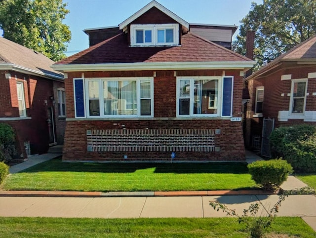 view of front of house featuring a front lawn and brick siding