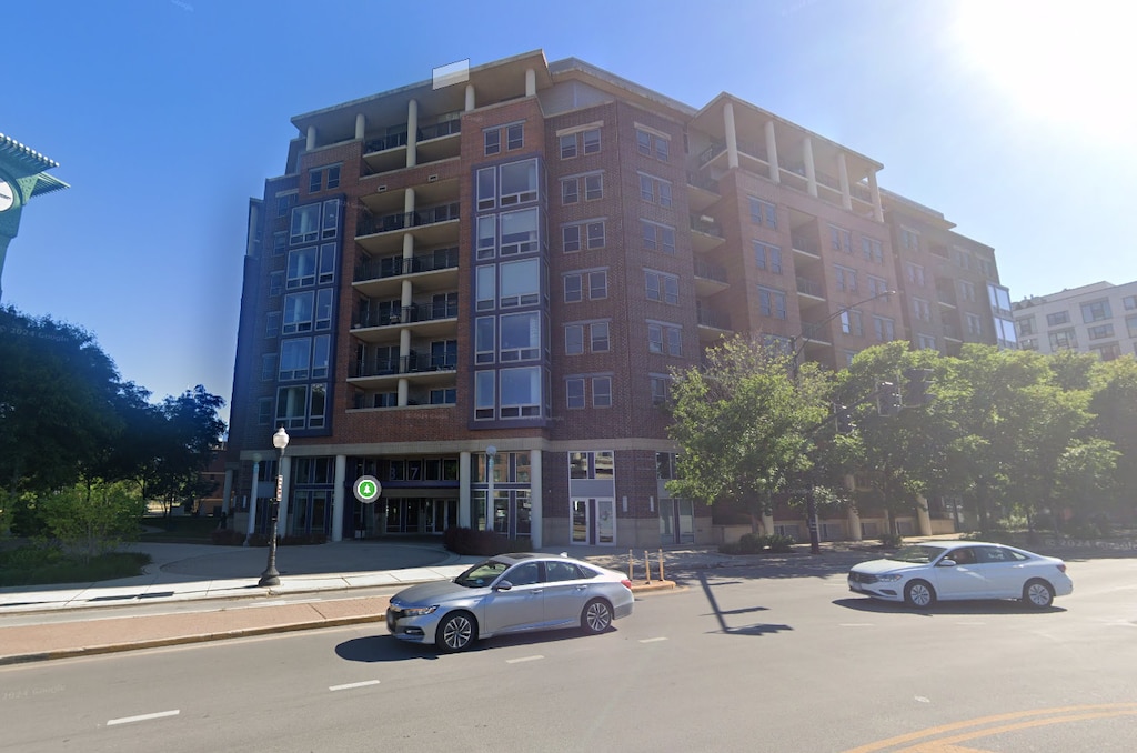 437 W Division St Unit P-39, Chicago, IL 60610 - photo 1