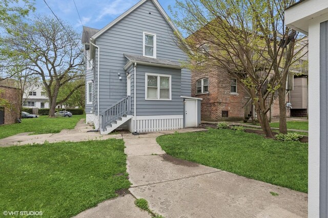 view of front of home with a front yard