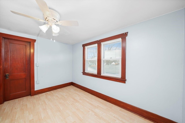 unfurnished room featuring light wood finished floors, ceiling fan, and baseboards