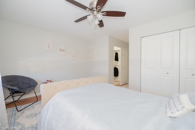 bedroom with light wood finished floors, a closet, and a ceiling fan