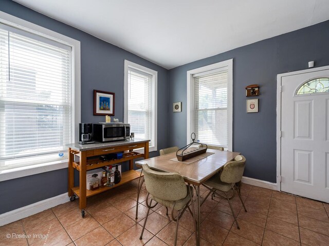 2901 W Arthington St, Chicago, IL 60612 - tiled dining area featuring baseboards