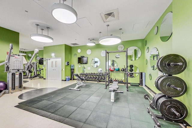 workout area featuring visible vents and baseboards