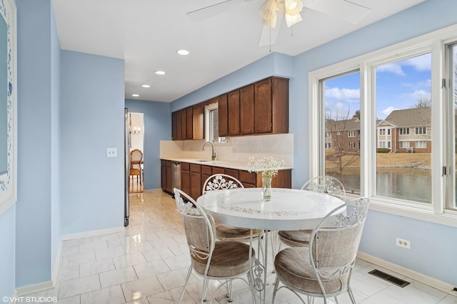 dining space with recessed lighting, visible vents, ceiling fan, and baseboards