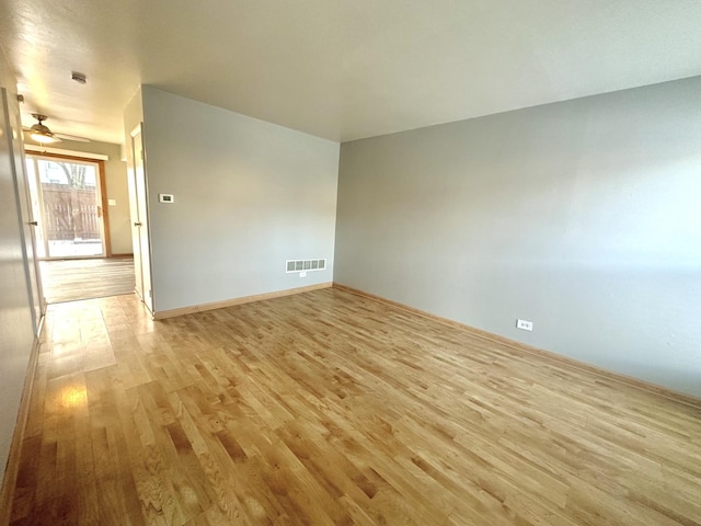 unfurnished room featuring light wood-style flooring, visible vents, ceiling fan, and baseboards