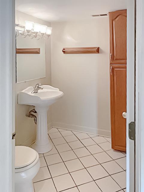 bathroom featuring toilet and baseboards