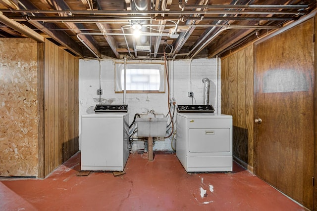 below grade area featuring a sink and separate washer and dryer